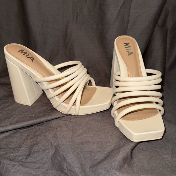 MIA sandals - brand new! - Picture 1 of 7